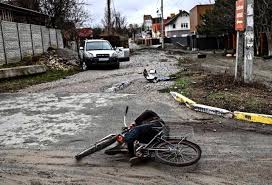 Die russische armee hat in der stadt bucha nahe der ukrainischen hauptstadt kyjiw ein massaker begangen. D4uojpjiwys75m