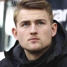 Hij tekende in juli 2019 een contract tot medio 2024 bij juventus. De Ligt Moet Geduld Hebben Demiral Past Gewoon Beter Bij Bonucci Nos