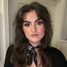 Chelsea Holder's Instagram, Twitter & Facebook