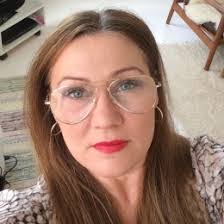 Sarah Holst's Instagram, Twitter & Facebook