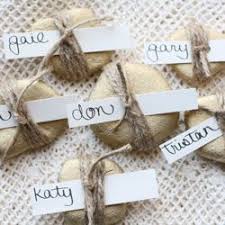 See How To Make These Charming Place Card Holders It S Quick And Easy And Makes A Big Impact Tischkarten Erntedank Platzkartenhalter Platzkarten Hochzeit