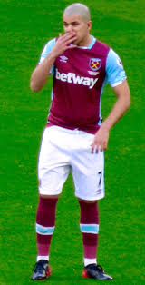 He had represented france until under twenty ones but chose to play for algeria. Sofiane Feghouli Wikipedia