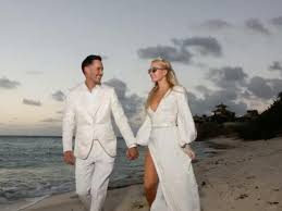 Who is paris hilton's boyfriend carter reum? Gin Smwnrtr Mm