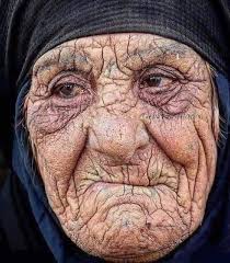 اللهُ Nëse ё do Allahu askush nuk mund të dojë më shumë se sa Ai, e nëse ё  dhuron askush nuk mund dhurojë dhuratë më fisnike se sa Ai dhe nëse  hidhërohet