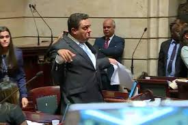 Jun 07, 2021 · a pm apreendeu grande quantidade de drogas em um imóvel abandonado, no bairro novo horizonte, em teófilo otoni. Justica Bloqueou Contas Do Vereador Que Fez Gestos Homofobicos No Plenario Veja