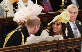 Już wiemy, dlaczego księżna kate podczas chrztów swoich dzieci za każdym razem. Ksiezna Kate Trzeci Raz W Tej Samej Sukni Na Slubie Harry Ego I Meghan Galeria Newsy Polki Pl