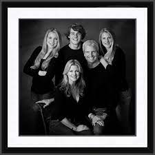 Complimentary Framing Our Gift To You Family Portrait Photography Family Portrait Poses Studio Family Portraits