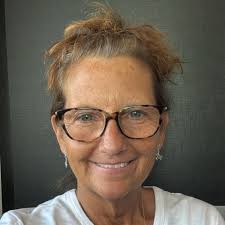 Who pulls their fifth wheel with a ram 2500 6.4 hemi? How's it do?