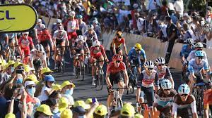 L'entrée de la caravane dans la capitale est. Tour De France 2021 Ou Et A Quelle Heure Voir Les Coureurs Sur L Etape Tours Chateauroux
