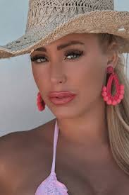 Laura Gadea Wiki, Biography, Age, Gallery, Spouse and more