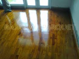 Lantai kayu merbau mempunyai serat yang khas hampir menyerupai serat kayu kelapa atau glugu dan kayu kempas. Memasang Lantai Kayu Kamar Tidur Di Tangerang Kios Parquet