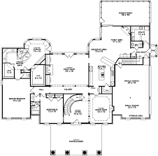 They typically have square symmetrical shapes with paneled doors centered in the front facade. House Plan Casas Planos Arquitectura