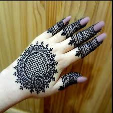 The greatest elegant and evergreen new pattern of mehndi is none other than the gol tikka mehndi designs for girls. Simple Mehndi Designs That You Can Try By Yourself