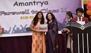 A farewell ceremony is incomplete without showing your support and appreciation on the last day of the students. Amantrya Icsk Amman Outgoing Students Get A Warm Adieu