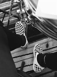 Black And White Slip On Vans Outfits Pin By Jusliv On Zapas White Slip On Vans Vans Outfit Vans Slip On Black