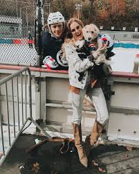 Сегодня артемий панарин состоит в отношениях с алисой знарок. My Kak Ded S Babkoj Hokkeist Artemij Panarin I Alisa Znarok God Skryvali Pomolvku Woman