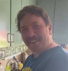 Alma Håkansson visar upp bortklippta scenen i "Bonde söker fru"