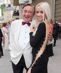 Richard mörtel lugner is an austrian entrepreneur in the construction industry, a viennese society figure, and a former political candidat. Not A Gold Digger Imgur