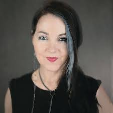 Karin Faust's Instagram, Twitter & Facebook