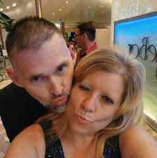 How many layers of thin sliced cheese can be freeze dried per tray?