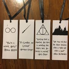 Harry potter ist in den usa auf den index der verbotenen bücher gesetzt spiegel lesezeichen. Vier Harry Potter Lesezeichen Fur 5 99 Us Dollar Dollar Harry Lesezeichen Potter Dollar Harry Harry Potter Bookmark Harry Potter Decor Harry Potter Diy