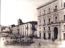 CATANIA - Piazza Stesicoro nella seconda metà dell'Ottocento  http://it.wikipedia.org/wiki/Palazzo_del_Toscano | Facebook