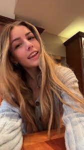 Kyra Bennett's Instagram, Twitter & Facebook