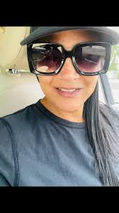 Just casually walking to the pier for Pilates and spotted a stingray  gliding by like……..Good Morning!