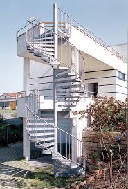 Eine kilowattstunde strom kostet einen durchschnittlichen haushalt mit 3.500 kwh jahresverbrauch im netzgebiet oberösterreich beim teuersten lieferanten 28,00 cent, beim landesversorger 23,74 cent und beim günstigsten anbieter. Betontreppe Und Stahltreppe Im Vergleich Stadler Blog