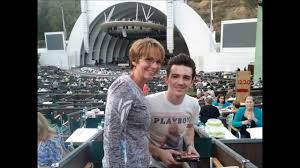 Jared drake bell was born on june 27, 1986 to robin dodson, a professional billiards player, and joe bell, an entrepreneur, in orange county, california. Drake Bell With His Mom Robin Youtube