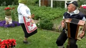 а за границей можно жить и нисколько не тужить A Zagranicej Mozhno Zhit Youtube