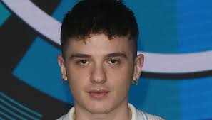 Sanremo 2023: chi è Olly, il giovane cantante che gareggia "in casa"