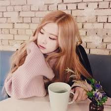 I Miss Her Orange Hair Blackpinkrose Blackpink Squared Jenniekim Kimjennie Lalisamanoban Rosegoldhair Rose Or Blackpink Rose Blackpink Blackpink Photos