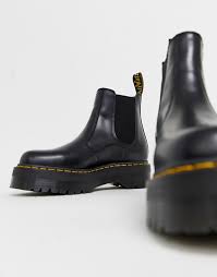 On 2976 polished smooth platform chelsea boots. Dr Martens 2976 Quad Platform Chelsea Boots In Black Asos