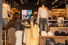 US consumers cut retail spending sharply in July