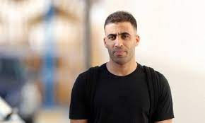 د افغانستان د ملي امنیت سلاکار او په واشنګټن کې د افغانستان پخوانی سفیر ډاکټر حمدالله محب د کورنیو چارو د وزارت سرپرست ټاکل شوی دی. Ù‚ØµØ© Ø£Ø²Ù…Ø© Ø­Ù…Ø¯Ø§Ù„Ù„Ù‡ Ù…Ø¹ Ù…ÙˆØ¸ÙØ© Ù…Ø·Ø§Ø± Ø§Ù„Ù…Ù„Ùƒ Ø®Ø§Ù„Ø¯ ÙˆØªÙØ§ØµÙŠÙ„ Ù…Ù†Ø¹Ù‡ Ù…Ù† Ø§Ù„Ø³ÙØ±