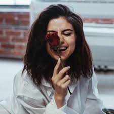 Selena Gomez Selena Gomez Kisa Sac Kesimleri Unlulerin Sac Modelleri