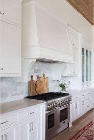 20 Ideas On How To Design A Transitional White Kitchen Home Bunch An Interio Interior Design Kitchen Transitional Kitchen Design Transitional White Kitchen