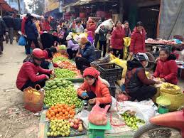 Phiên chợ quê bán đồ Tàu