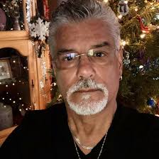 The American percussionist of Mexican origins Pete Escovedo (Pittsburg,  California, 13 July 1935) turns 89 today. We remember him first with Azteca  and later with Santana (Moonflower, Inner Secrets, Oneness...).