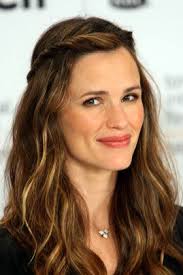 Ladies Styles For A V Hairline Medium Length Hair Styles Jennifer Garner Hair Hair Styles 2014