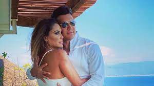Alejandra guzmán recibió un certificado de regalo de cumpleaños cuando se confirmó que estaba a punto de recibir el dinero que puso en manos del esposo de ninel conde, larry ramos, luego de prometer obtener jugosas ganancias de un modelo de inversión. Larry Ramos Novio De Ninel Conde Fue Demandado Por Alejandra Guzman As Mexico