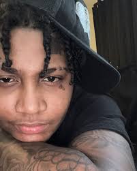 The Artist 🧑🏽‍🎨🫰🏽🖤