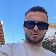 Coming in 2 weeks Is there a weekly Market to visit anywhere please