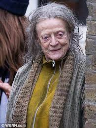 Dame Maggie Smith Is Taken Away By Ambulance While Shooting Scenes For Lady In The Van Daily Mail Online
