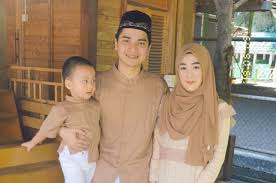 Rumah tangga alvin faiz dan larissa chou kini berada di ujung tombak pernikahan. Putuskan Untuk Menikah Muda Istri Dari Anak Ustaz Ini Ternyata Pernah Jadi Hater Suami Enggak Kepikiran Nikah Dengan Anak Kyai Semua Halaman Wiken