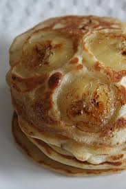 Pancakes A La Banane Et Au Yaourt Passion Culinaire By Minouchka Pancakes A La Banane Recette Et Recette De Petit Dejeuner