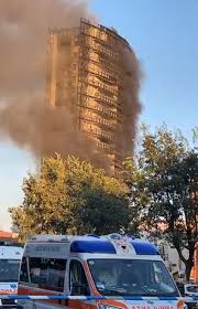 L'edificio è la torre dei moro, parte residenziale di un progetto di nuova edificazione in attuazione di un piano di recupero del comune di milano, per un totale di 10.500 metri quadrati di superfice e 315.000 metri cubi di volume. Yyp8iewbcrhzgm