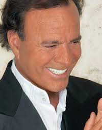 Любовь творит чудеса: Хулио Иглесиасу — 79.