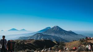 The plateau offers a mixture of nature, heritage and tourism sites. Dieng Plateau Dan Destinasi Wisatanya Yang Ciamik